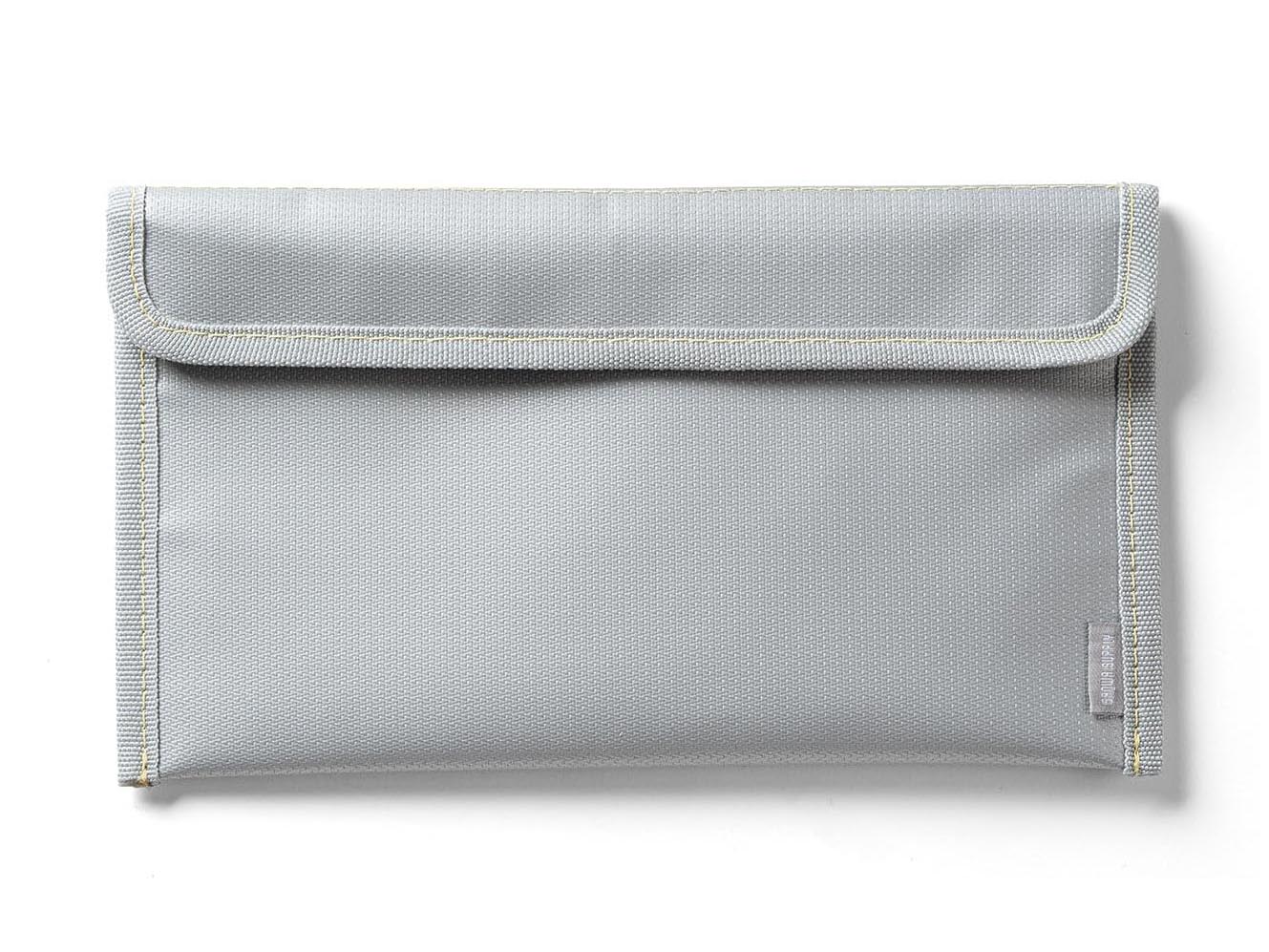 岡嶋和幸の「あとで買う」 1,762点目：難燃性素材を採用したバッテリー収納ポーチ - デジカメ Watch