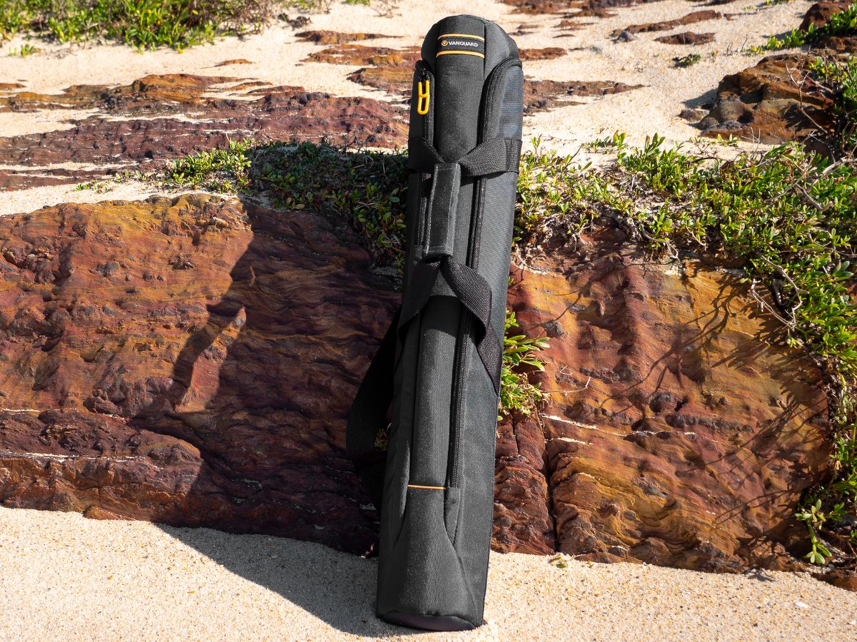 VANGUARDから機能重視の三脚ケース「VEO ACTION」　シンプル設計の「VESTA ACTION」も