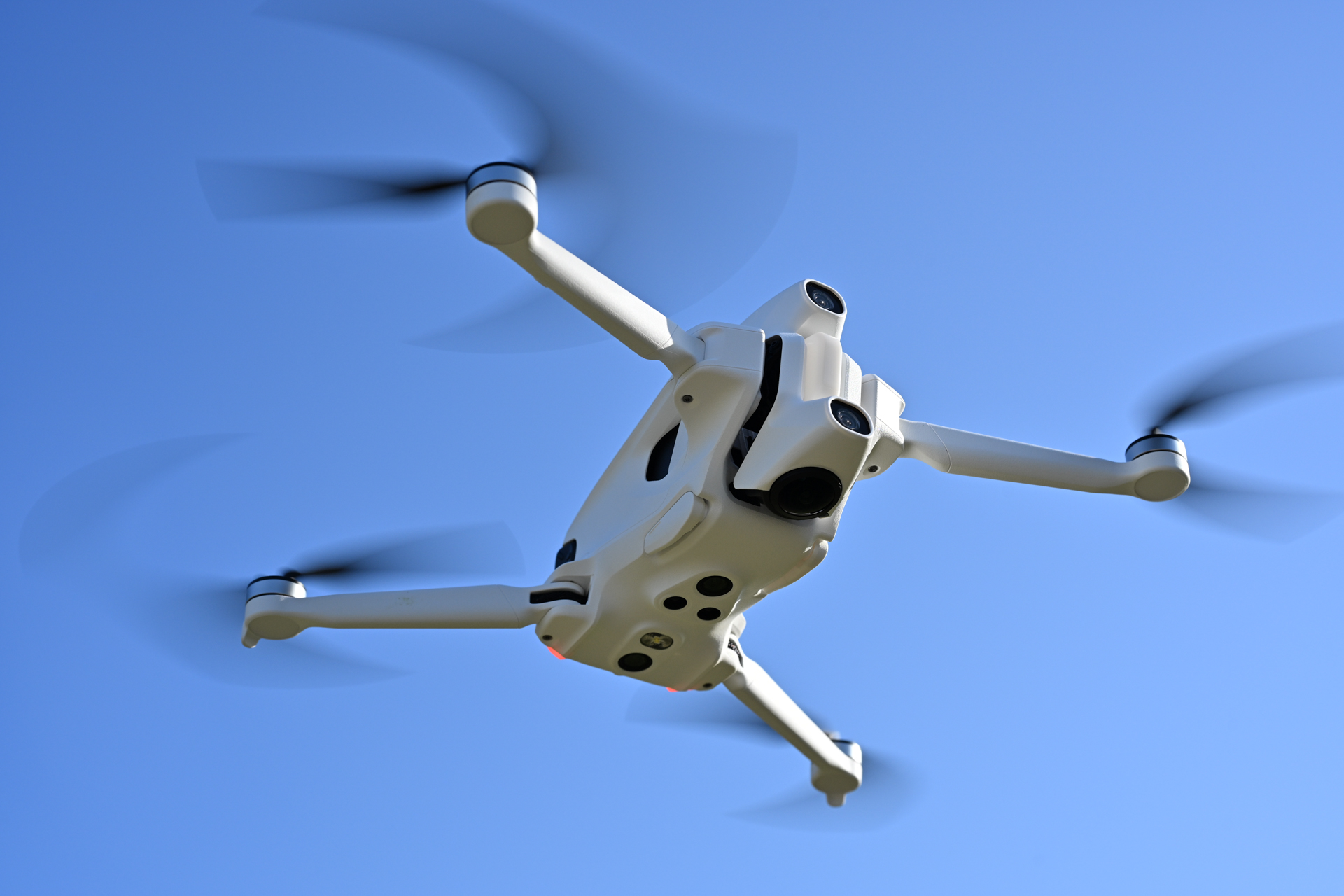 新製品レビュー：撮影後にアングルが変えられる…360°カメラ搭載ドローン「ANTIGRAVITY A1」の表現力を検証　“まるで鳥になる”圧倒的な没入感の飛行体験