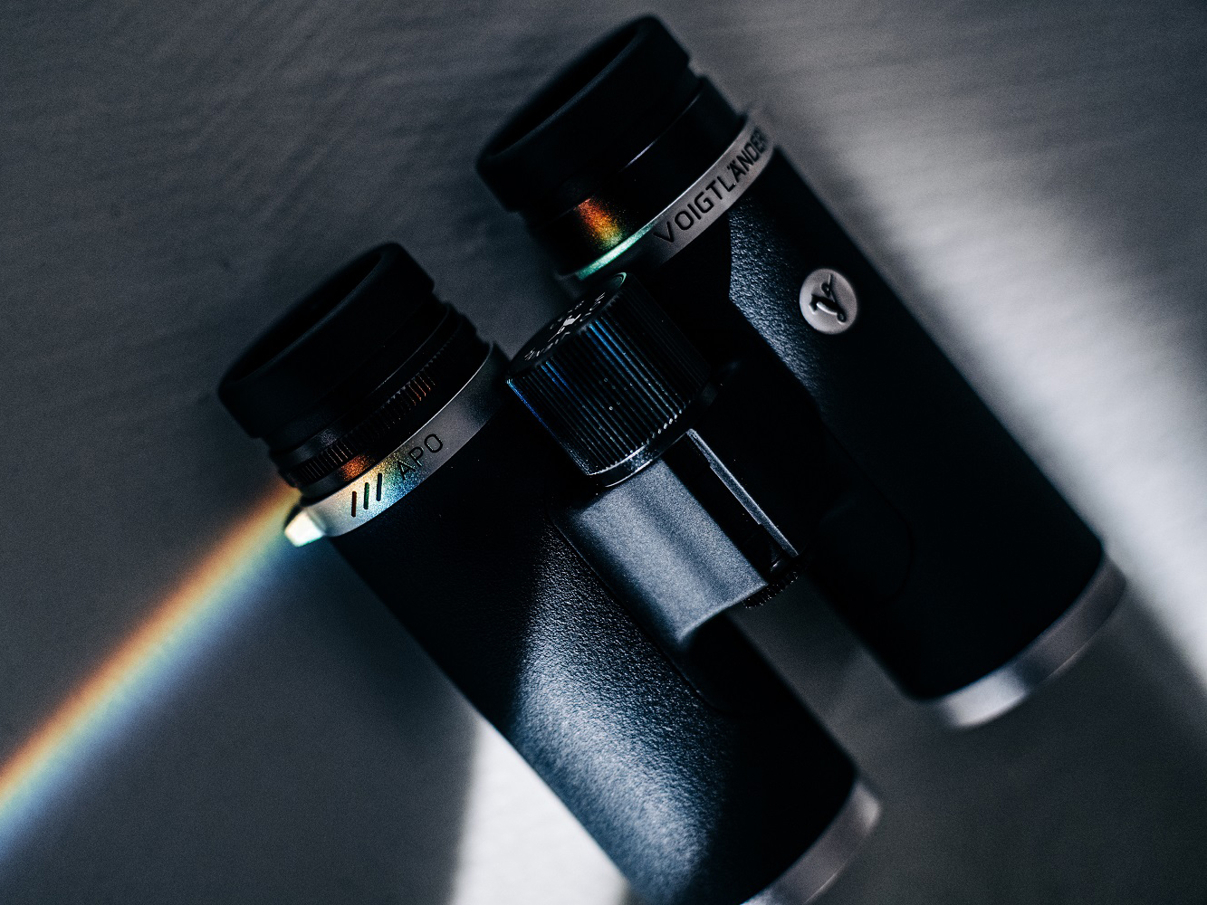 コシナ・フォクトレンダー初の本格双眼鏡「MOD. VIENNA」　色にじみを抑えるAPO（アポクロマート）設計