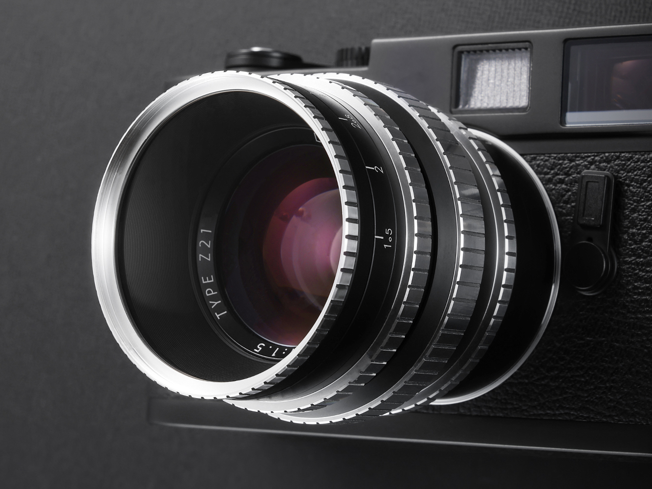 Angenieuxの銘玉を復刻した「M 50mm f/1.5 Z21」にマットブラックが追加　