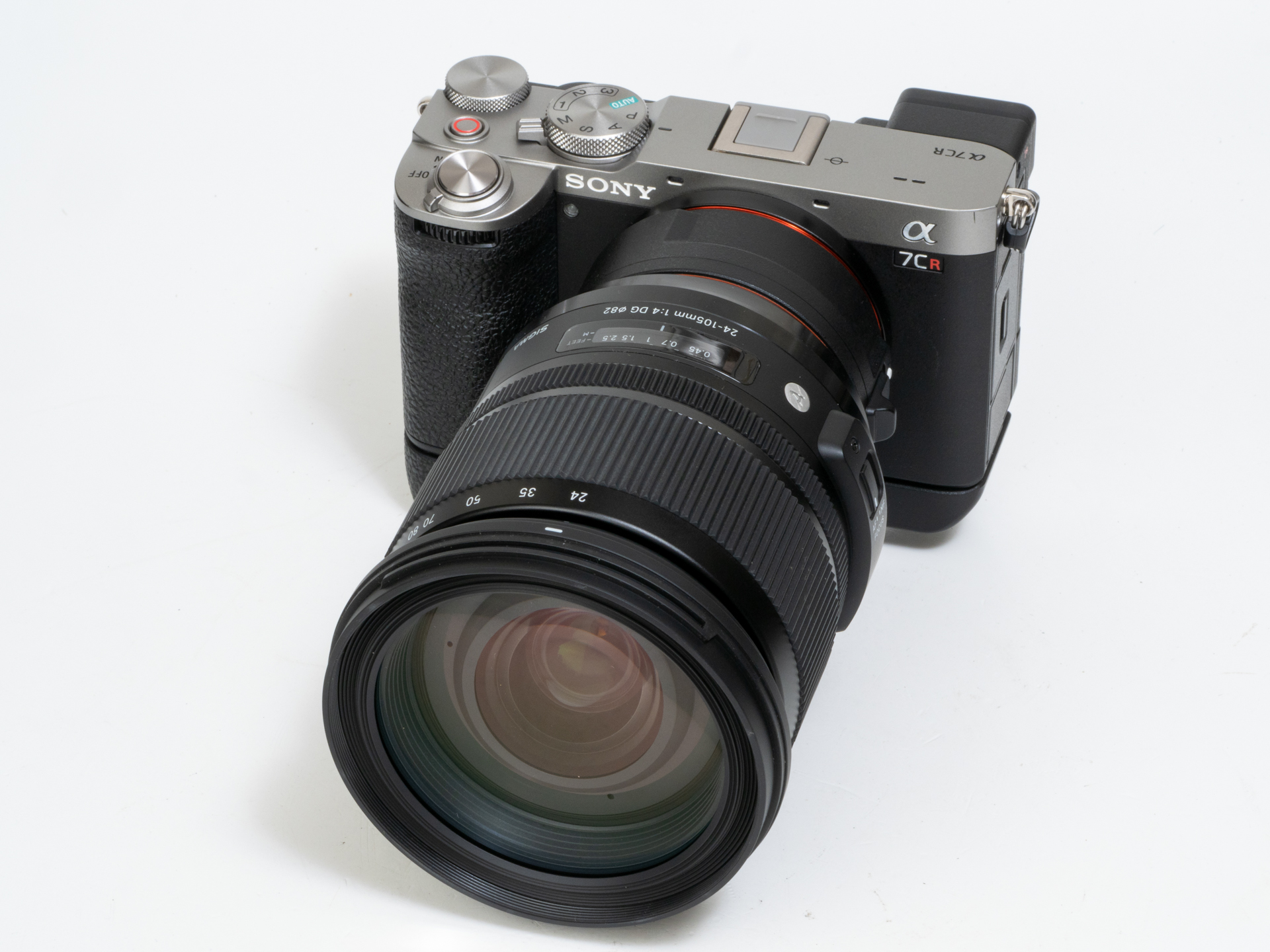 赤城耕一の「アカギカメラ」 第139回：標準ズームレンズの食わず嫌いを治した「シグマ24-105mm」という焦点域の思想　