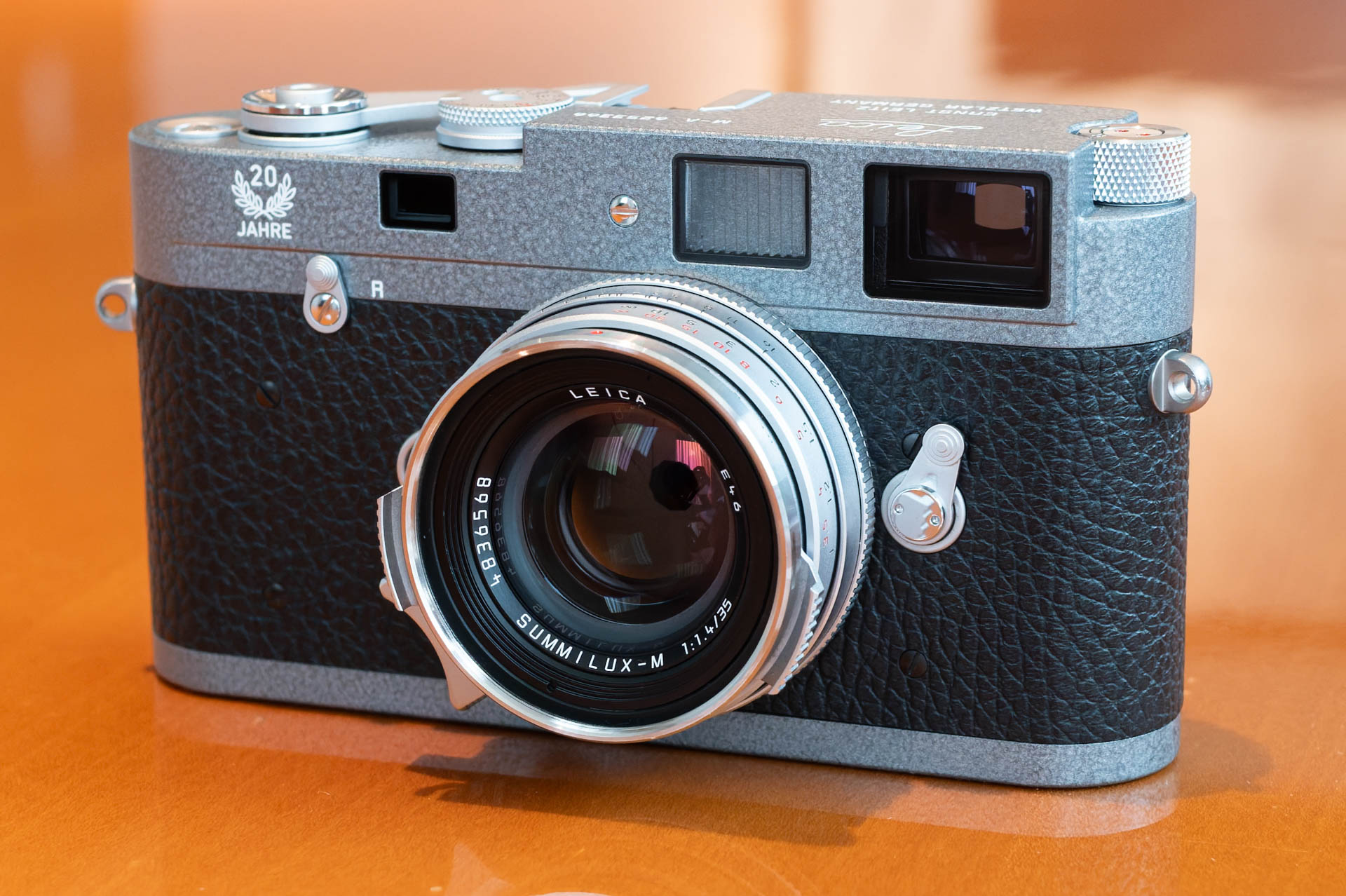 100台限定「ライカM-A ハンマートーン」の実機をチェック。ライカ銀座店のオープン20周年を記念　