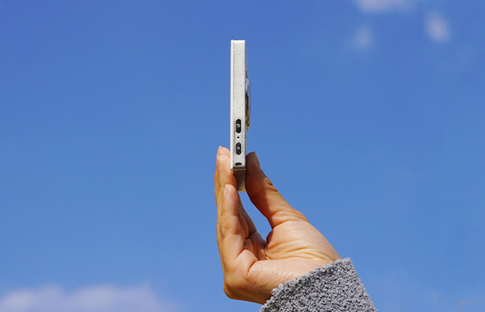 厚さ9.4mm・質量88gのポケットサイズデジカメ「Leaf Camera」　