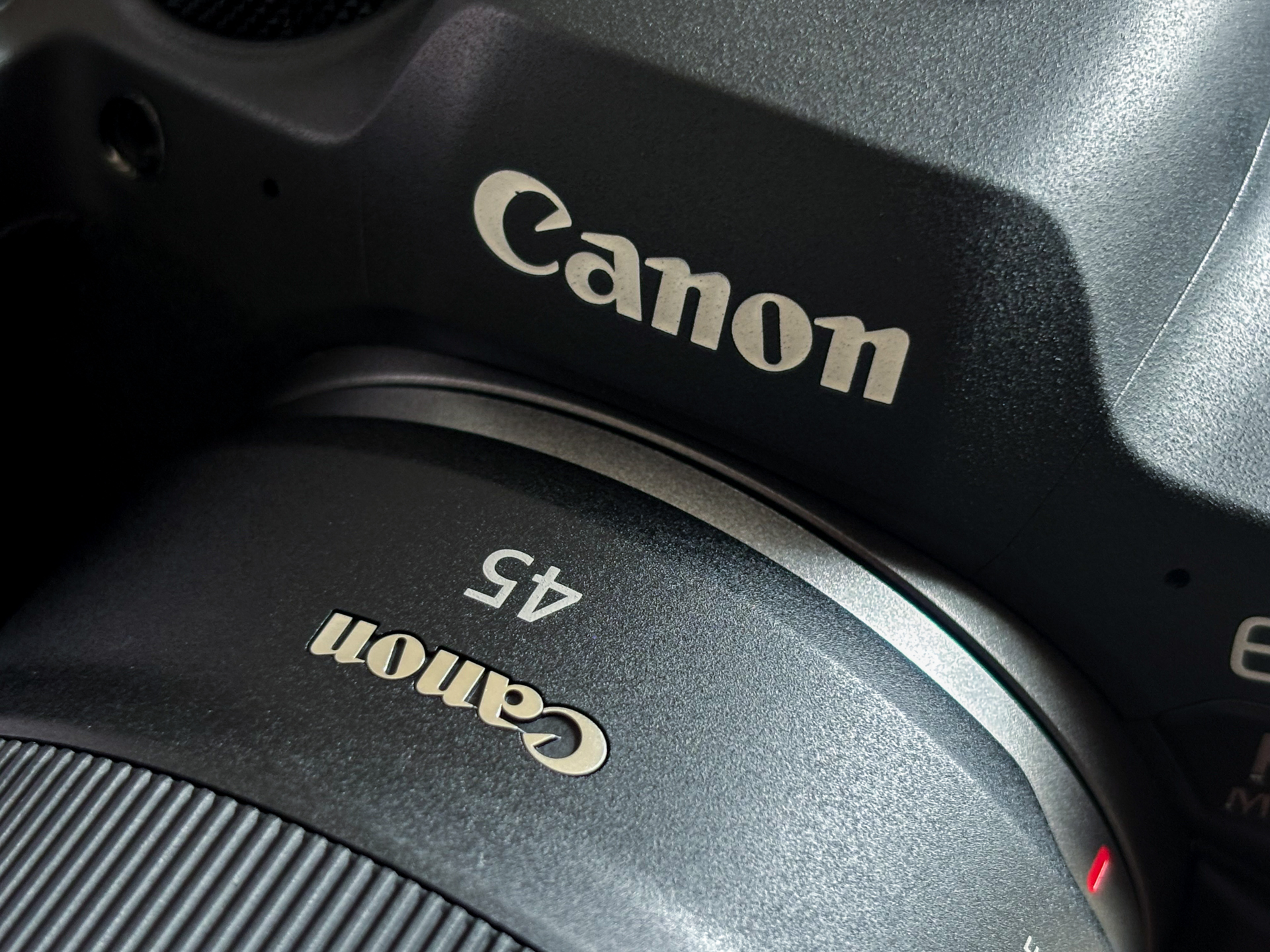 赤城耕一の「アカギカメラ」 第142回：「RF45mm F1.2 STM」に感じる大口径F1.2レンズの今昔　