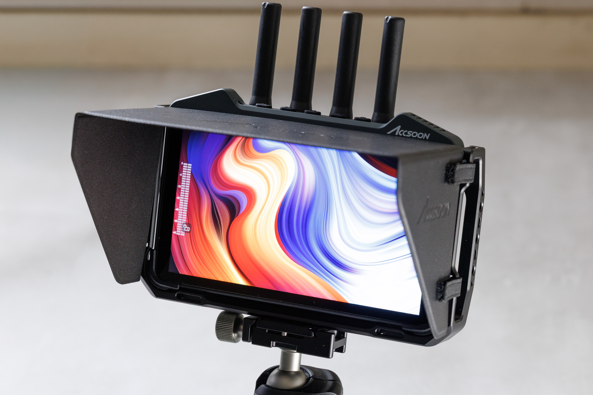 デジカメ動画Watch：手持ちのモバイルデバイスへのワイヤレス伝送も――送受信機能を内蔵した多機能モニター Accsoon「CineView M7H Pro」