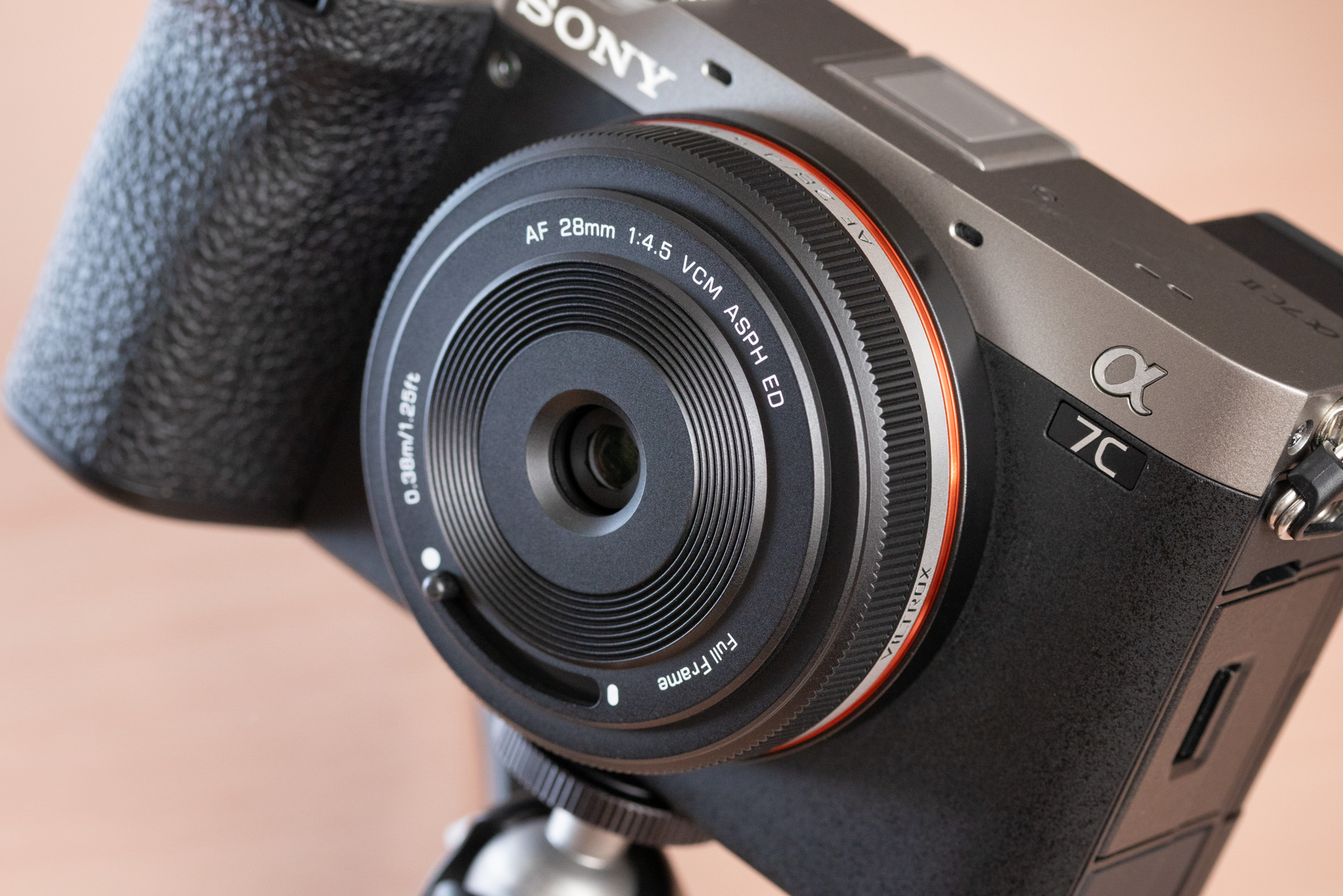 AF 28mm F4.5 VCM ASPH ED 単焦点レンズ 交換レンズレビュー：“非純正”薄型レンズの世界：Viltrox AF 28mm F4.5