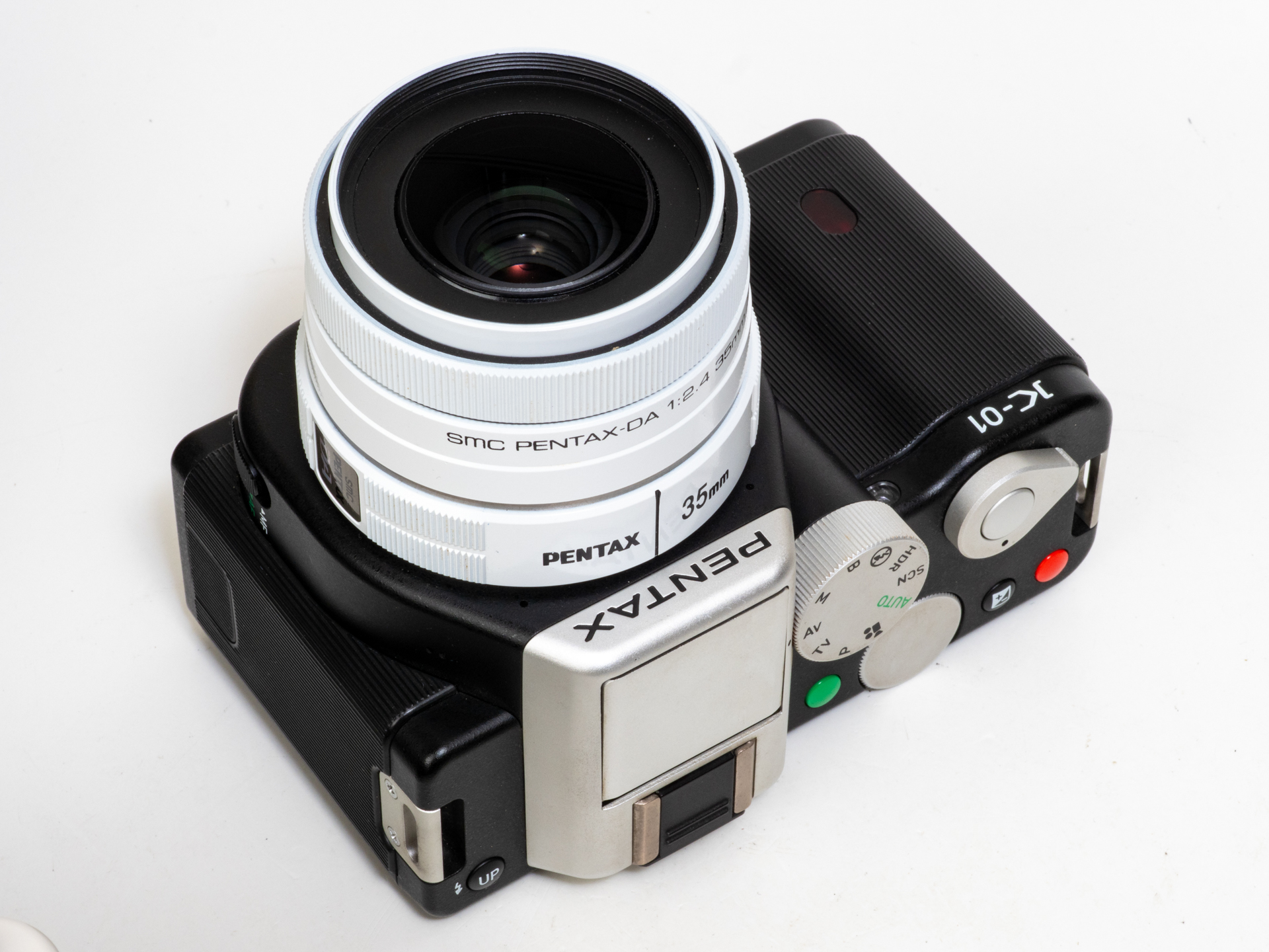 赤城耕一の「アカギカメラ」 第151回：変態的ミラーレスカメラ「PENTAX