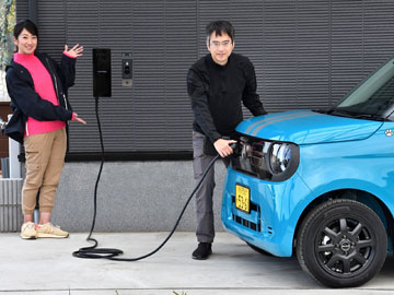 ライカ、X1に限定モデル「オーストリッチエディション」 - デジカメ